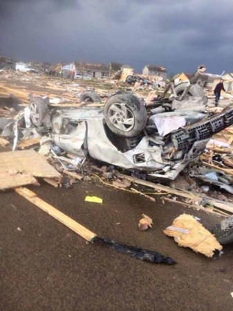 En el centro de Illinois, un tornado afectó muy particularmente al poblado de Washington, donde un residente dijo que el meteoro destruyó su barrio en cuestión de segundos.