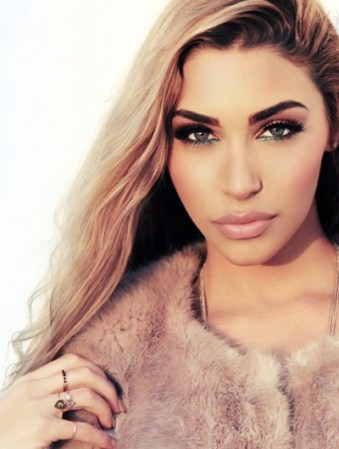La sexy modelo que acompañaba a Justin Bieber durante su arresto, Chantel Jeffries, ha salido con varios famosos y también cuenta con varios arrestos.