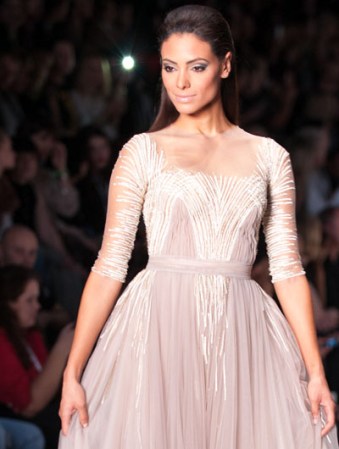 La candidata puertorriqueña, Monic Perez, desplaza su belleza en Miss Universo 2013.