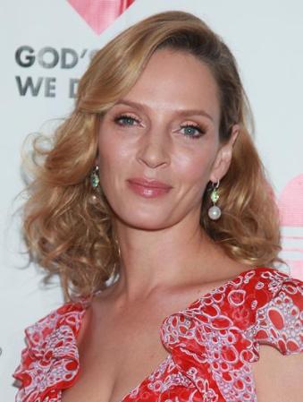 Uma Thurman luce orgullosa su famoso y extenso perfil.