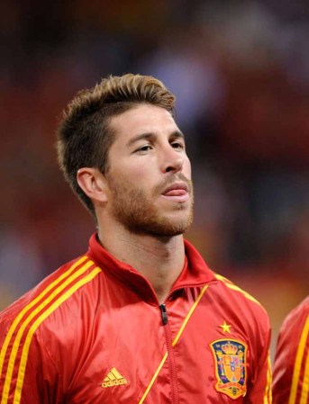 Sergio Ramos hace subir la temperatura del campo.