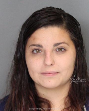 Louise Hall fue arrestada el 10/02/2013 en la región de Boise, Idaho, acusada de :<br /><br />Probation violation