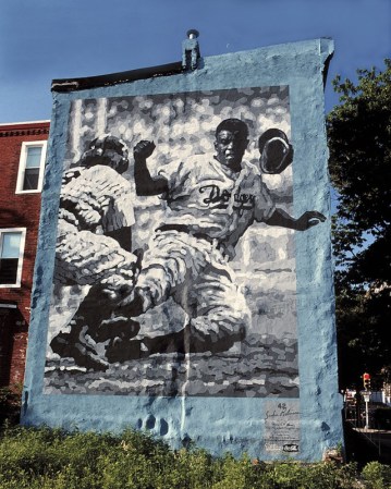 “African American Collection: Jackie Robinson”, de David McShane (2804 N. Broad Street)