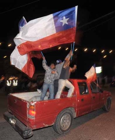 Todo Chile celebró, independiente de la hora, todos celebraban, en las calles y en sus casas.
