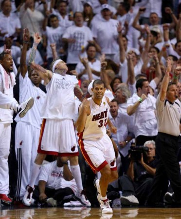 Y ahora disfrute otros grandes momentos de una noche mágicamente HEAT.
