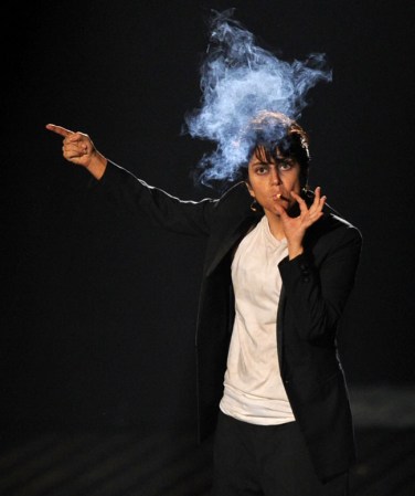 La intérprete de "Poker Face" se vistió de su álter ego masculino, "Jo Calderone", para la entrega de los MTV Video Music Awards 2011.