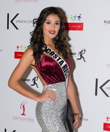 Las aspirantes a Miss Universo exhibieron modelitos de fantasía en Moscú, donde este 9 de noviembre se decidirá la ganadora.