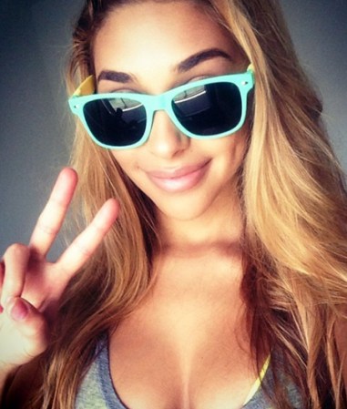 La sexy modelo que acompañaba a Justin Bieber durante su arresto, Chantel Jeffries, ha salido con varios famosos y también cuenta con varios arrestos.