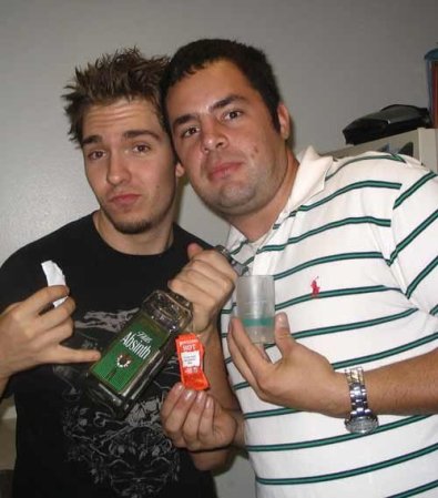 Fotos tomadas de la página que Casey Anthony mantenía en photobucket.com antes de ser juzgada y exonerada por la muerte de su hija Caley Anthony y que fueron consideradas como posible evidencia por la fiscalía.
