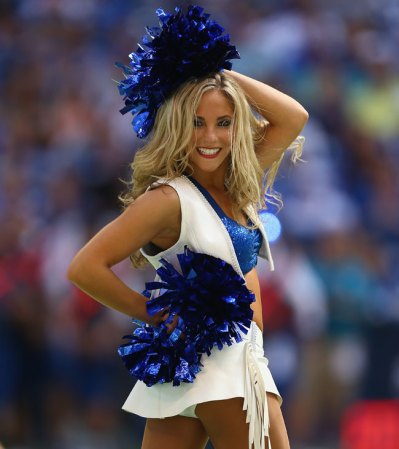 Las porristas de la NFL y del "football" universitario asombran con su belleza y su energía.