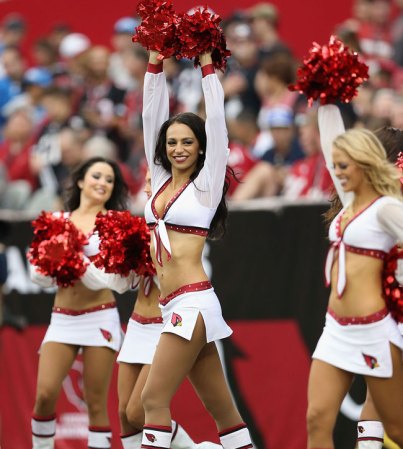 Las porristas de la NFL y del "football" universitario asombran con su belleza y su energía.