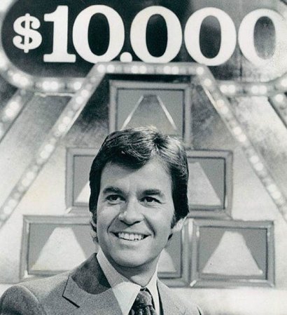 18 DE ABRIL, 2012: Muere Dick Clark, de un ataque al corazón, a la edad de 82 años. Fue un conocidísimo presentador de televisión en Estados Unidos.