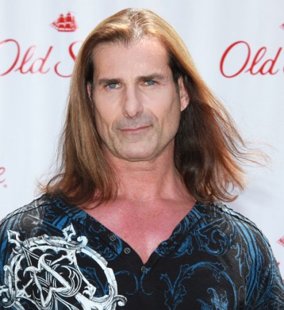 Fabio, el famoso modelo de portadas de novelas románticas en los 80’s y 90’s, si se corta el cabello luciría igual que Jon Hamm.