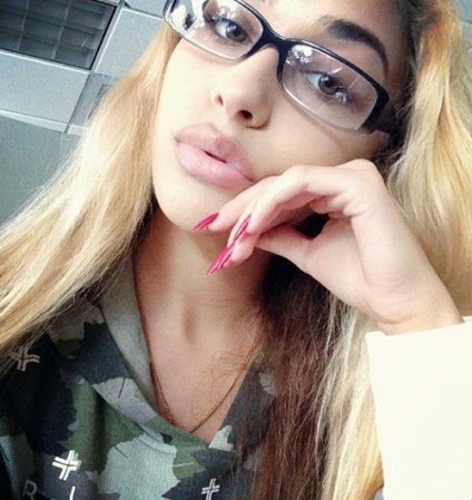 La sexy modelo que acompañaba a Justin Bieber durante su arresto, Chantel Jeffries, ha salido con varios famosos y también cuenta con varios arrestos.