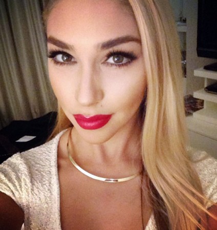 La sexy modelo que acompañaba a Justin Bieber durante su arresto, Chantel Jeffries, ha salido con varios famosos y también cuenta con varios arrestos.