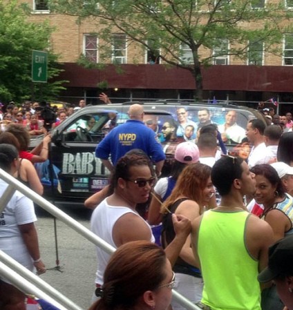 Miles de dominicanos se congregaron para celebrar por todo lo alto el Desfile Dominicano de El Bronx 2013 en la ciudad de Nueva York.