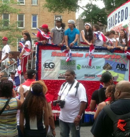 Miles de dominicanos se congregaron para celebrar por todo lo alto el Desfile Dominicano de El Bronx 2013 en la ciudad de Nueva York.