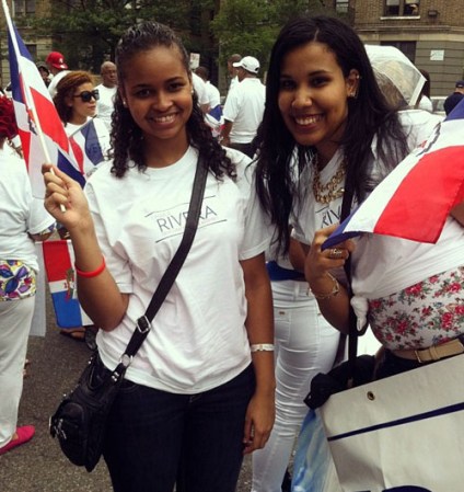 Miles de dominicanos se congregaron para celebrar por todo lo alto el Desfile Dominicano de El Bronx 2013 en la ciudad de Nueva York.