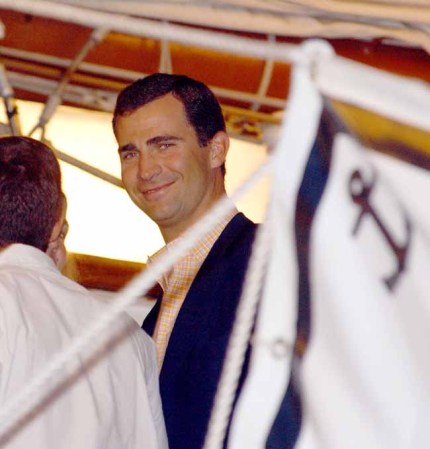 Domina perfectamente el inglés y el francés desde los nueve años.