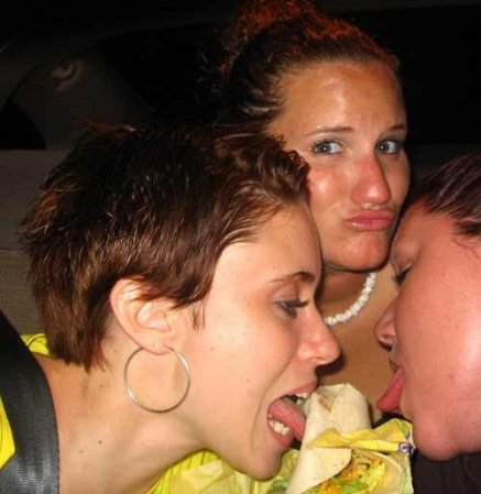 Fotos tomadas de la página que Casey Anthony mantenía en photobucket.com antes de ser juzgada y exonerada por la muerte de su hija Caley Anthony y que fueron consideradas como posible evidencia por la fiscalía.