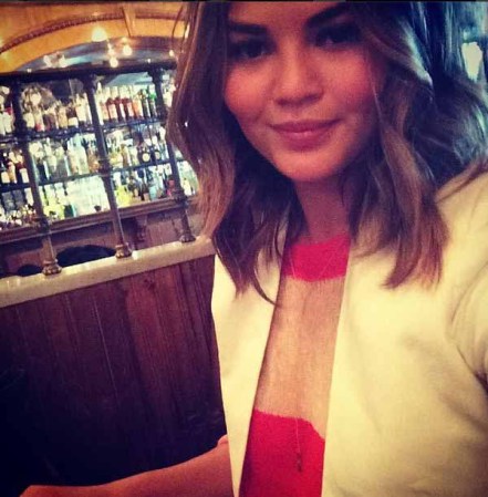 Chrissy Teigen: rechazada por sus kilos de más en sus inicios y adorada por todos ahora.