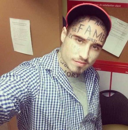 Vin Los, el sensual modelo de los tatuajes en la cara.