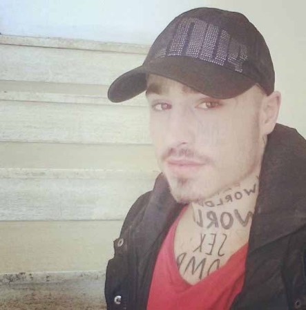 Vin Los, el sensual modelo de los tatuajes en la cara.