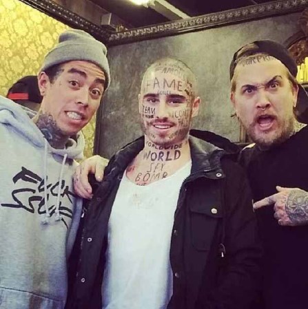 Vin Los, el sensual modelo de los tatuajes en la cara.