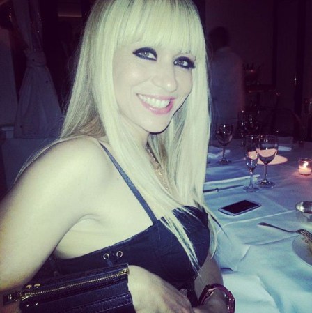 La cantante Noelia ha gozado de éxito en la música, aunque más bien se ha dado a conocer por los escándalos y las peleas públicas con su madre, Yolandita Monge.