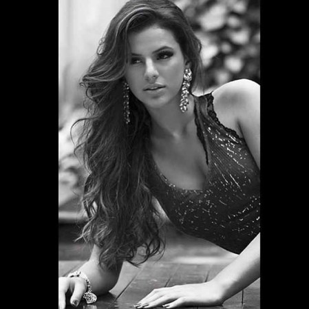 Sus trabajos como modelo dejan fotografías así de sexys.
