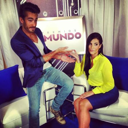 El guapo actor será el encargado, además, de llevar la batuta de los 'Premios Tu Mundo' el próximo 15 de agosto (8/7C) en la ciudad de Miami, junto con la bella Gaby Espino.