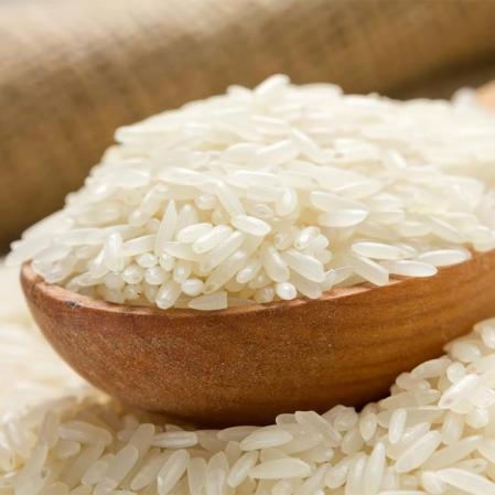 Al igual que el trigo, es símbolo de fertilidad y se lo asocia al semen: en oriente, para el tiempo que precedía a la cosecha, acudían las parejas a los arrozales para ejercer el coito allí, de manera tal que por efecto homeopático las plantas se copiaran y produjeran en mayor cantidad.