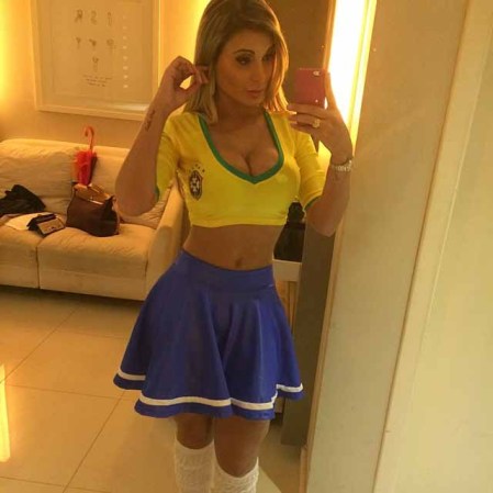 Andressa Urach, una Miss Bum-Bum que quiere ser la "Novia del Mundial".