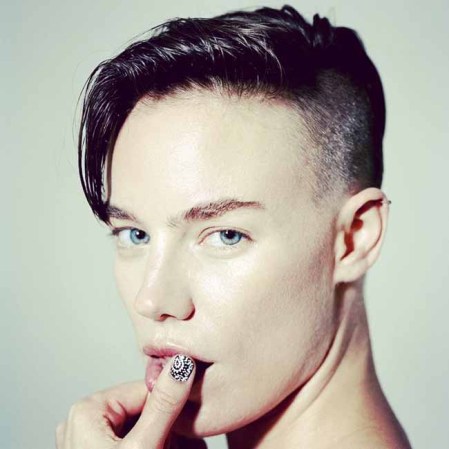 Elliott Sailors, la guapísima top que arrasa como hombre modelo.
