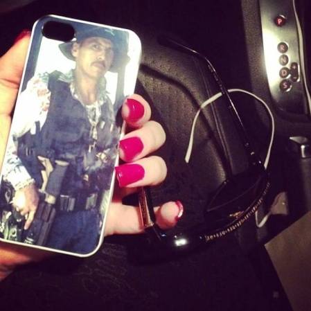Yasira Esmeralda Torres Sánchez también publica fotografías de su padre Manuel Torres Félix, alias “El M1” o “El Ondeado” quien murió en un enfrentamiento con el Ejército mexicano en octubre de 2012.