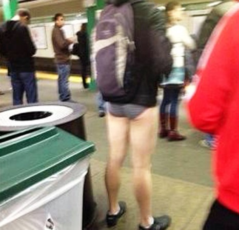 Como es costumbre, cada segundo domingo del año los neoyorquinos se quitaron los pantalones para abordar el subway de la ciudad.
