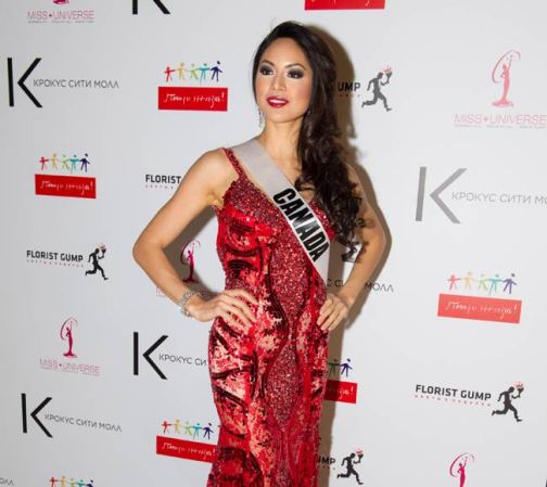 Las aspirantes a Miss Universo exhibieron modelitos de fantasía en Moscú, donde este 9 de noviembre se decidirá la ganadora.