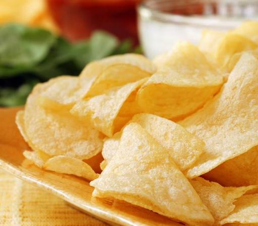 Trata de evitar la comida picante o demasiado salado: hará que les dé más sed y consumirán más agua.