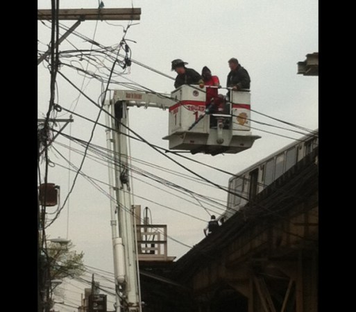 El descarrilamiento ocurrió cuando el tren se acercaba a la estación de Armitage en el vecindario de Lincoln Park, de acuerdo a Catherine Hosinski de la oficina de medios de la CTA.