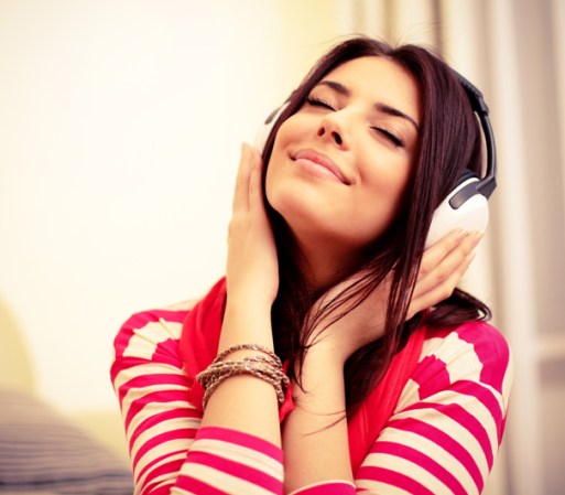Escucha tu música preferida rumbo al trabajo… está comprobado que la música pone de mejor ánimo y así llegarás de mejor humor al trabajo.