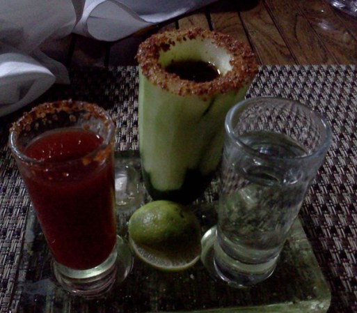 Las cuales dan el famosísimo tequila… y ni qué decir de “las banderitas” que te dan el peor dolor de cabeza a la mañana siguiente.