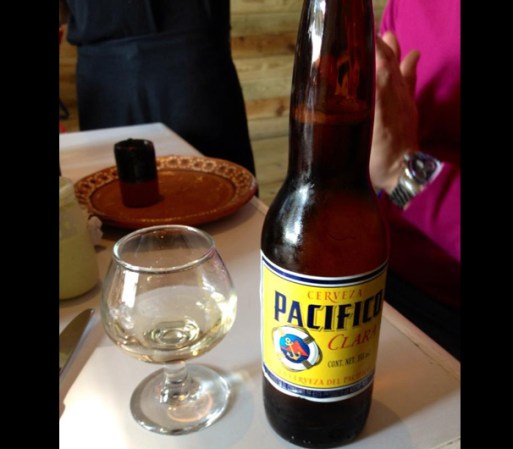 Sin duda alguna las fotos más populares en las redes sociales son las de las cervecitas en un restaurante.