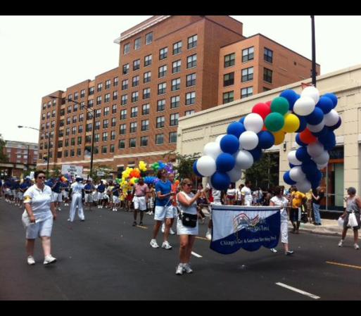 Se estima que unas 850,000 personas asistieron al Desfile de Orgullo Gay 2012 de Chicago, haciéndolo el más concurrido de sus 42 años de historia.
