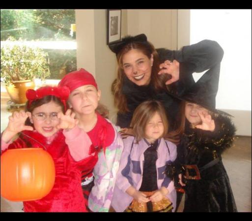 Y aquí están nuevamente con mami-gatita y otras amiguitas.<br /><br /><br /> Sección especial: Halloween<br />