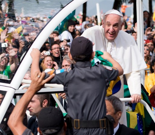 Hoy, el papa Francisco pidió en la misa a los jóvenes que lleven el Evangelio "para arrancar el mal y la violencia", demoler "las barreras del egoísmo, la intolerancia y el odio" y construir "un mundo nuevo".<br />Fuente: EFE