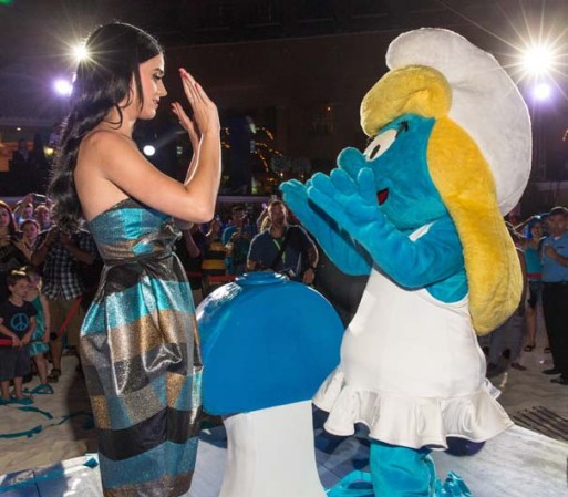 La bella actriz y cantante dijo estar segura de tener muchas características de este personaje azul.