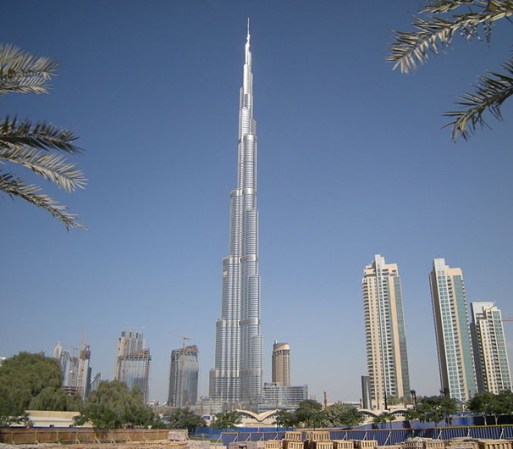 11. Burj Khalifa – Dubai, Emiratos Árabes Unidos: El edificio hecho por el hombre más alto del mundo tuvo un modesto costo de $1,500 millones de dólares y tiene 163 pisos.