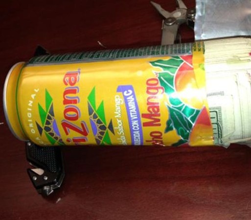 Para los sedientos, nada como poner el dinero dentro de una lata de té.