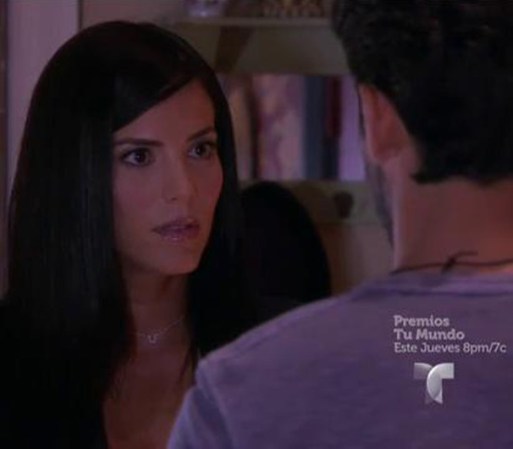 Amanda le pide a Santiago que la ayude con Bárbara, porque ha estado yendo a su casa y la puede descubrir. Él responde que la solución es decir la verdad. Amanda se enoja y se va.
