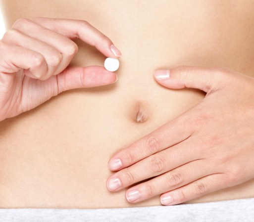 Los suplementos que contienen enzimas producidas por bacterias que digieren la lactosa (Lactaid, Lactrase, entre otras) se pueden tomar en forma de pastillas o añadirse en los alimentos.